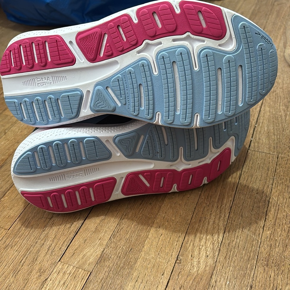Brooks - Picture 3 of 4